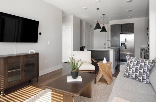 Ferndale Apartment | Landing | Stunning 2BD, Yoga Studio, Gym