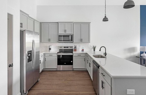 Athens Apartment | Landing | Stunning 2BD, Clubhouse, Gym