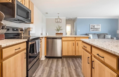 Eureka Apartment | Landing | Stylish 2BD, Clubhouse, Gym