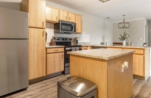 Eureka Apartment | Landing | Stylish 2BD, Clubhouse, Gym