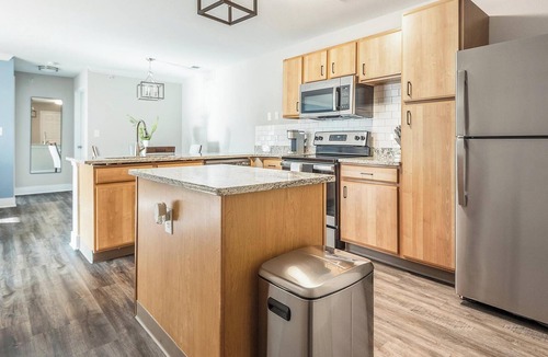 Eureka Apartment | Landing | Stylish 2BD, Clubhouse, Gym
