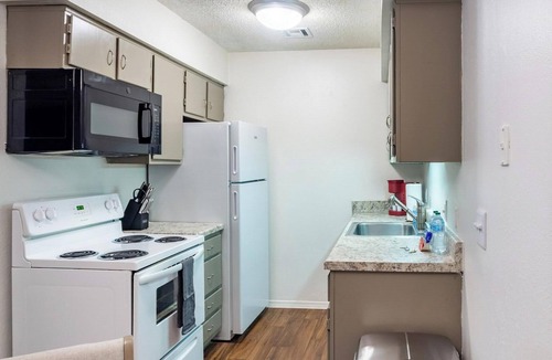 South Tulsa Apartment | Landing | Stylish 2BD, Gym, Clubhouse