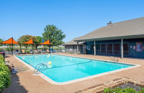 South Tulsa Apartment | Landing | Stylish 2BD, Gym, Clubhouse