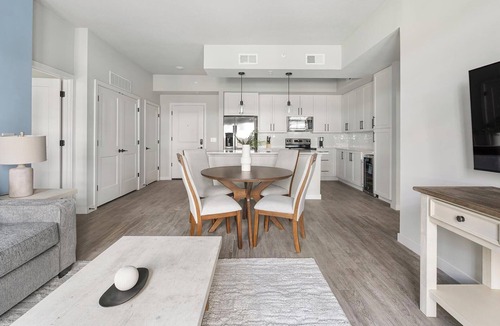 Franklin Apartment | Landing | Stylish 2BD in Cool Springs