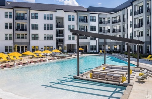 Rock Creek Apartment | Landing | Stylish 2BD, Gym, Courtyard