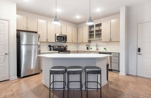 Cordova Apartment | Landing | Stylish 2BD, Yoga Studio, Pool