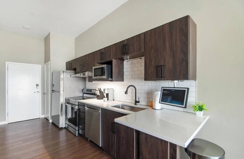 Springfield Apartment | Landing | Stylish Studio, Rooftop Lounge, Pool