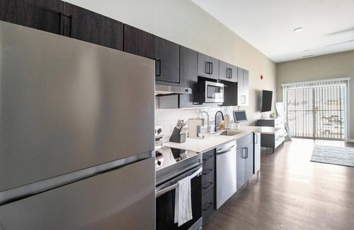 Springfield Apartment | Landing | Stylish Studio, Rooftop Lounge, Pool