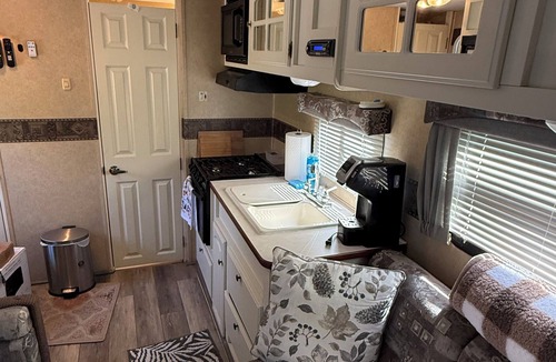 Columbia House | Lantern Acres Retreat