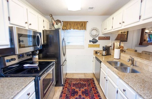 Sardis House | Large 5BR Group Home Near Sardis Lake