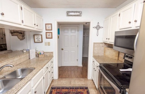 Sardis House | Large 5BR Group Home Near Sardis Lake