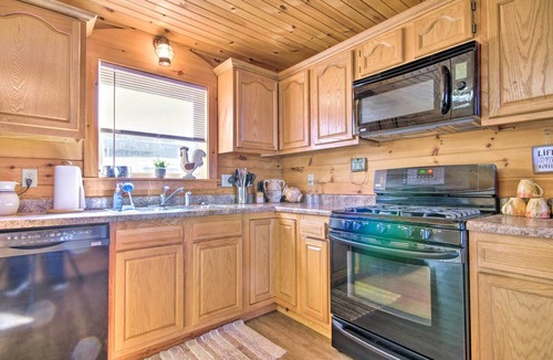 Elizabeth Cottage | Large Cabin w/Deck Overlooking Norfork Lake!