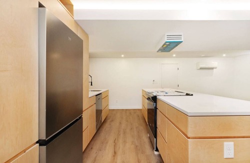 Manhattan House | Large Clean & Modern Basement Apartment Near Aggie