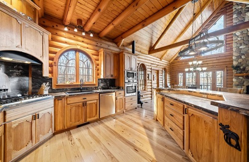Cadiz House | LARGE COZY CABIN 4-bedroom pet friendly in charming Cadiz