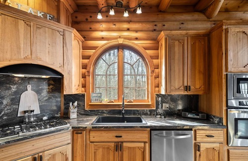 Cadiz House | LARGE COZY CABIN 4-bedroom pet friendly in charming Cadiz