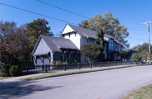 Eastwood House | Large Grand East Nash 4Br Hot Tub