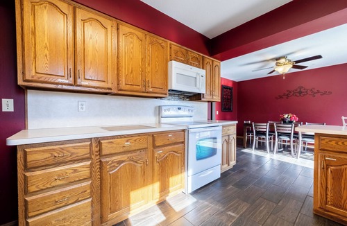 Grand Island House | Large groups, family and friends. 6 BR, 2.5 Bathrooms, Great Outdoor space