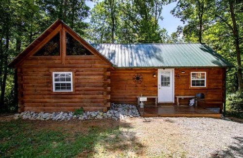 Columbia House | Large Log Cabin with Private Deck near Cumberland Lake, Perfect for a Relaxing Weekend in Nature