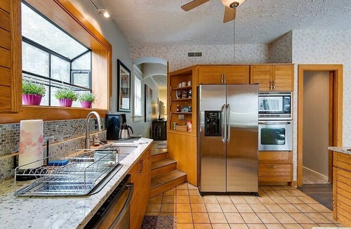 Hillsboro West End House | LAST-MINUTE OPENING & SPECIAL DISCOUNT! Near Downtown & Vandy. Gazebo/Spa.