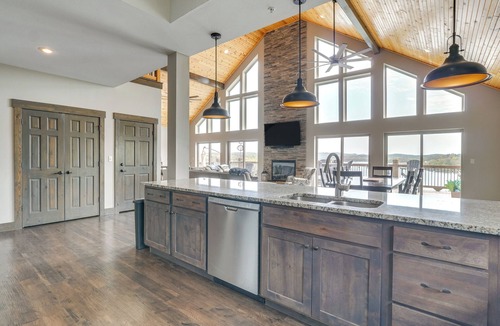 Lampe House | Lavish Retreat w/Decks, Steps to Table Rock Lake!