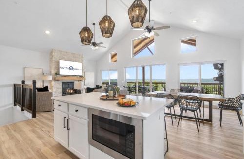 Kimberling City House | Legacy Lakeside Retreat