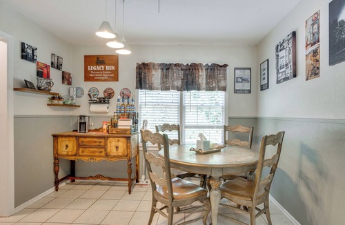 Guthrie Cottage | Legacy Run: Guthries Historic Haven Near Shops