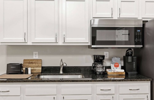 Taylor Berry House | Legends Retreat: A spacious stay for large groups