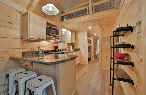 Lookout Valley Neighborhood Association Cabin | Lena Cabin in Chattanooga' Premier Rustic Resort