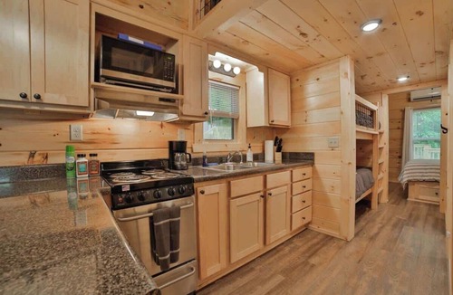 Lookout Valley Neighborhood Association Cabin | Lena Cabin in Chattanooga' Premier Rustic Resort