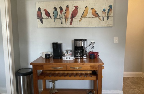 South Louisville House | Less than a mile from KY Derby/Churchill Downs + Sleeps 8!