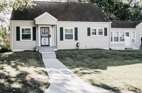 South Louisville House | Less than a mile from KY Derby/Churchill Downs + Sleeps 8!