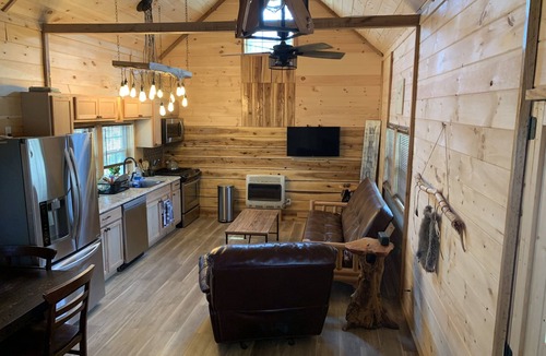 Ashley Oaks Cabin | LIAHN CABIN AT WINDROCK RIDGE .RIDE TO THE TRAILS IN A MINUTE, RIDE,RELAX,REPEAT