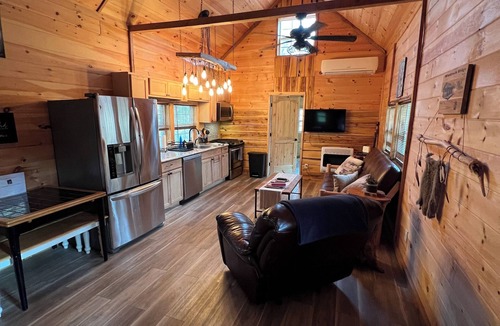 Ashley Oaks Cabin | LIAHN CABIN AT WINDROCK RIDGE .RIDE TO THE TRAILS IN A MINUTE, RIDE,RELAX,REPEAT
