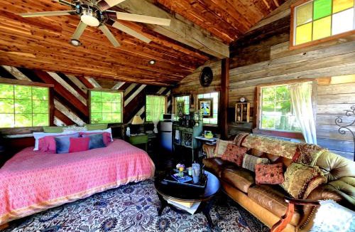 Excelsior Springs House | Light-Filled Lakeside Cabin with Private 15-Acre Spring-Fed Lake Near Downtown Excelsior Springs, Missouri
