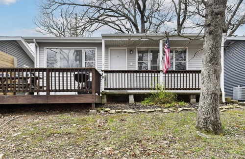 Kimberling City Cabin | Lighthouse 5-5B - Sleep up to 12! On the water - Updated - Slips! Sleep 10