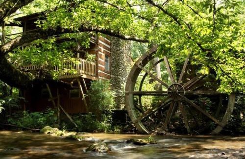 Pittman Center House | Lindsey Mill Cabin on stream and pond