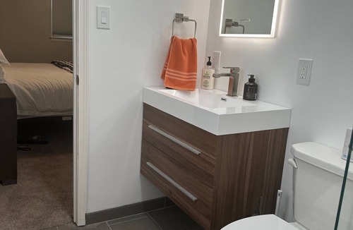 Manhattan House | Little Apple Abode - within walking distance to Bill Family Snyder Stadium