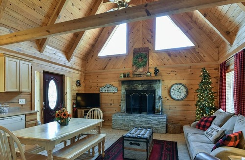 Branson Cedars Condo | Little Bear in Branson | 2 Bed, 2 Bath