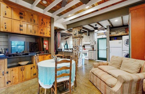 Green Hills House | Little House Nashville, Convenient, Eclectic, Cozy