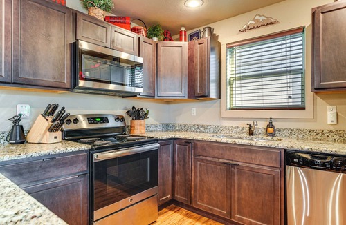 Lampe Cabin | Little Indian Resort Cabin: Pool + Walk to Lake!