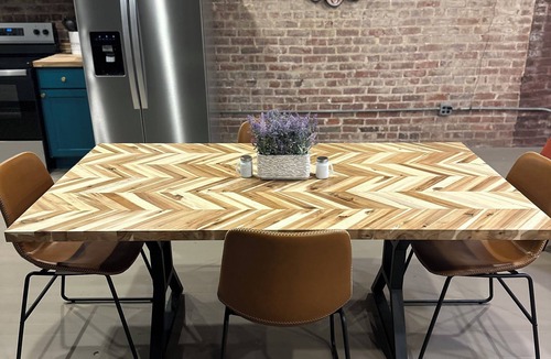 Sardis Apartment | Livie’s Loft Trendy loft on Main Street