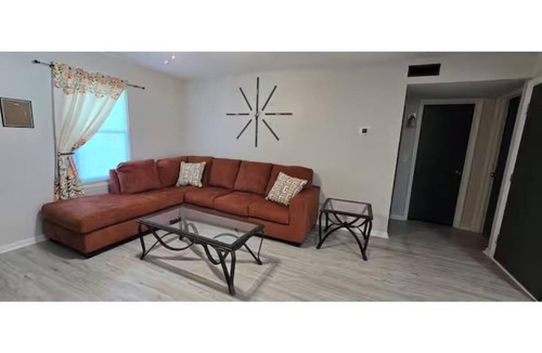 Radcliff Apartment | Liz & Frankie's Place