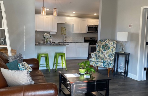 Clifton House | Location, Location - 2BR/1BA-Steps from Frankfort