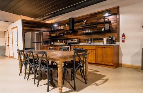 Mound City Apartment | Loess Hills Lodge - Room 3