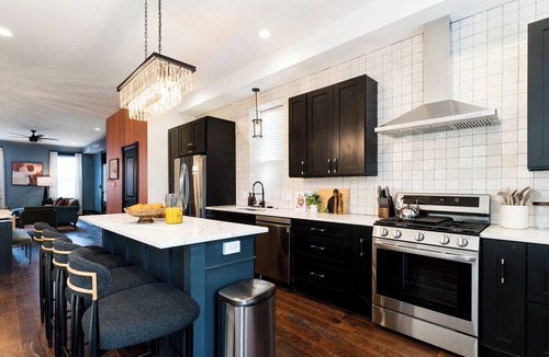 Benton Park West House | Lou Luxe- Speakeasy, EPIC Arcade, Hottub & FirePit