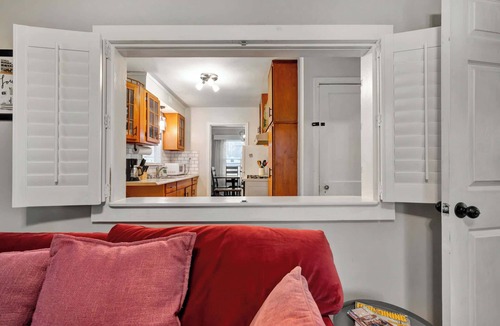 Taylor Berry House | Louisville Cozy Gem: Near Downtown & Attractions!
