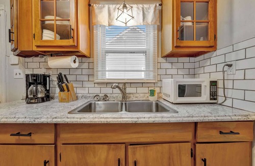 Taylor Berry House | Louisville Cozy Gem: Near Downtown & Attractions!