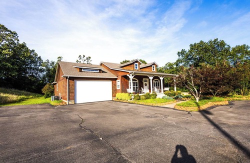 Park Hill House | Lovely 5-bedroom house on Lake Tenkiller!