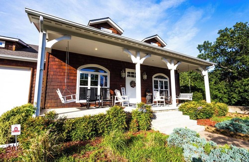 Park Hill House | Lovely 5-bedroom house on Lake Tenkiller!