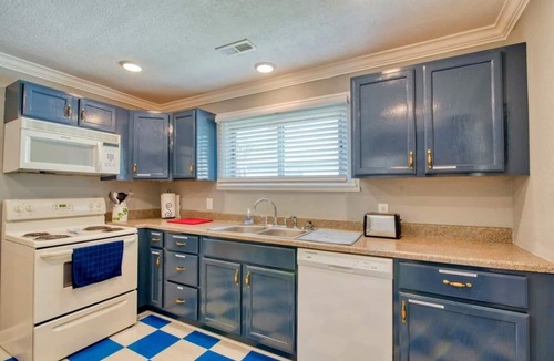 Bristol House | Lovely and tranquil location complemented by modern touches and amenities.